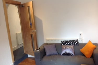 5 bed house, Dawlish Road, Selly Park, Birmingham, B297AR - Image 1