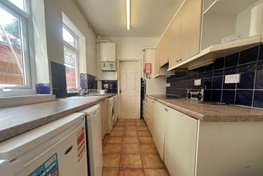 5 bed house, Dawlish Road - 5 bed, Selly Park, Birmingham, B297AR - Image 3