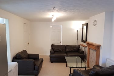 3 bed flat, Carlyle Road, City Centre, Birmingham, B169BJ - Image 3