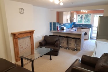 3 bed flat, Carlyle Road, City Centre, Birmingham, B169BJ - Image 1