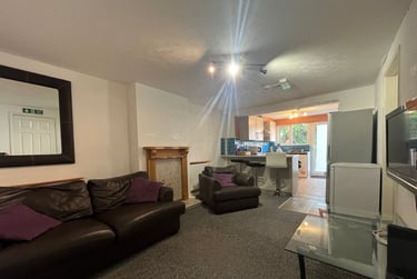 3 bed flat, Carlyle Road, City Centre, Birmingham, B169BJ - Image 1