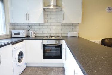 4 bed house, Parker Street, City Centre, Birmingham, B169AE - Image 2