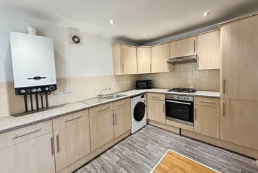 4 bed flat, Chapel Court, Lenton, Nottingham, NG71HP - Image 2