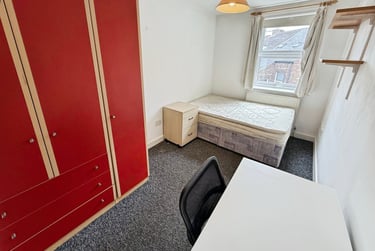 4 bed flat, Chapel Court, Lenton, Nottingham, NG71HP - Image 4