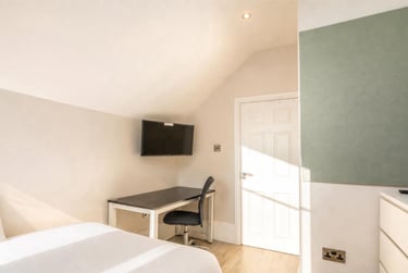 8 bed house, Derby Grove, Radford, Nottingham, NG71PE - Image 2