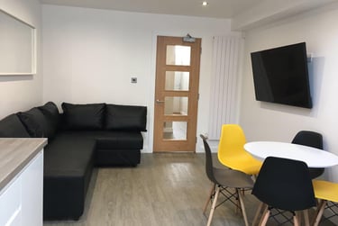 5 bed house, Daisy Road, City Centre, Birmingham, B169DY - Image 2