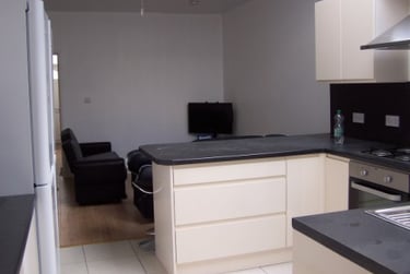 6 bed house, Dale Road, Selly Park, Birmingham, B296AG - Image 1