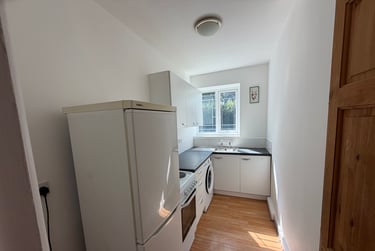 1 bed flat, Flat 6 Weoley Court, Selly Oak, Birmingham, B296NH - Image 2