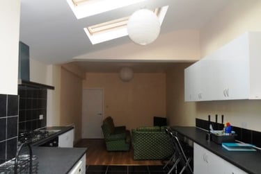 6 bed house, Dartmouth Road, Selly Park, Birmingham, B296DR - Image 2