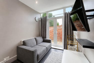 3 bed flat, Flat 1 - 1 Balfour Road, Radford, Nottingham, NG71NY - Image 3