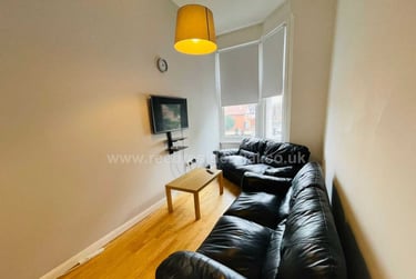 6 bed flat, Flat B, 243 Derby Road, Lenton, Nottingham, NG71QN - Image 1