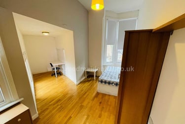 6 bed flat, Flat B, 243 Derby Road, Lenton, Nottingham, NG71QN - Image 4