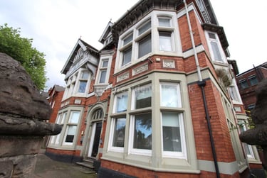 6 bed flat, Flat C, 243 Derby Road, Lenton, Nottingham, NG71QN - Image 1