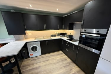 4 bed flat, Chapel Court, Lenton, Nottingham, NG71HP - Image 3