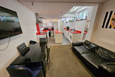 7 bed house, Hubert Road, Selly Park, Birmingham, B296ER - Image 2