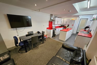 7 bed house, Hubert Road, Selly Park, Birmingham, B296ER - Image 1