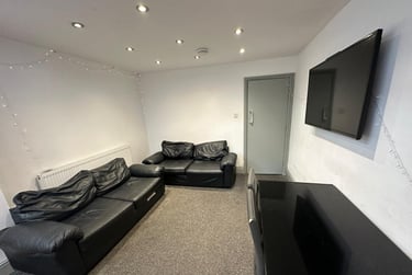 7 bed house, Hubert Road, Selly Park, Birmingham, B296ER - Image 3