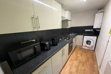 6 bed house, Frederick Grove, Lenton, Nottingham, NG71SG - Image 1