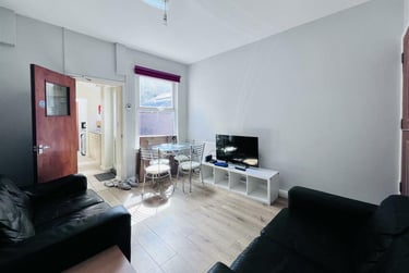 4 bed house, Cycle Road, Lenton, Nottingham, NG72DT - Image 1