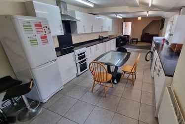 6 bed house, Harrow Road, Selly Park, Birmingham, B297DN - Image 3