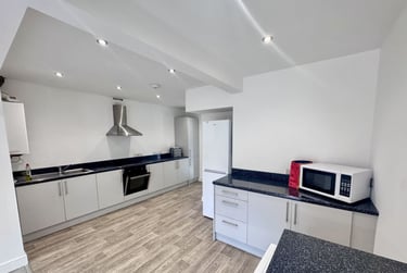 4 bed house, Peacock Crescent, Clifton, Nottingham, NG118EP - Image 1