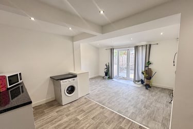 4 bed house, Peacock Crescent, Clifton, Nottingham, NG118EP - Image 2