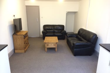 5 bed house, Exeter Road, Selly Park, Birmingham, B296EU - Image 2