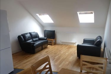 3 bed flat, Flat 16 Exeter House, Selly Park, Birmingham, B296EX - Image 1