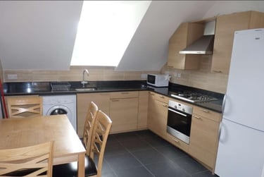 3 bed flat, Flat 16 Exeter House, Selly Park, Birmingham, B296EX - Image 2