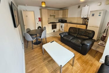 4 bed house, Chapel Court, Lenton, Nottingham, NG71HP - Image 3