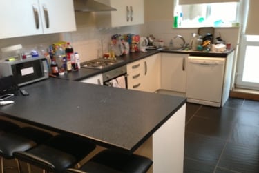 5 bed house, Hubert Road - 5 bed, Selly Park, Birmingham, B296DS - Image 1