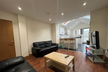 5 bed house, Hubert Road - 5 bed, Selly Park, Birmingham, B296DS - Image 2