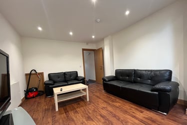 5 bed house, Hubert Road - 5 bed, Selly Park, Birmingham, B296DS - Image 3