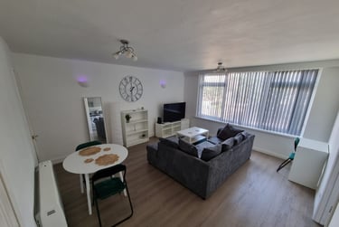 2 bed flat, Arden Grove - 2 bed, City Centre, Birmingham, B168HQ - Image 1