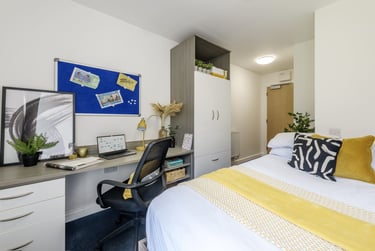 Classic Ensuite at Haymarket, 5 West Park Place, City Centre, Edinburgh, EH112EE - Image 1