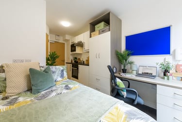 Classic Studio at Haymarket, 5 West Park Place, City Centre, Edinburgh, EH112EE - Image 1