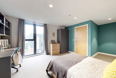 Superior En-suite at St James, 110 St James Road, Townhead, Glasgow, G40PS - Image 1