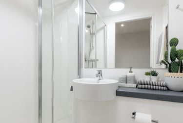 Classic En-suite - Image 4