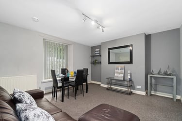 1 bed flat, Chester place, North hill, Plymouth, PL46ET - Image 1