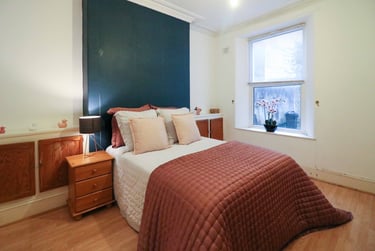1 bed flat, Hyde Park Road, City Centre, Plymouth, PL34RJ - Image 1