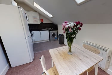 2 bed flat, Greenbank road, Greenbank, Plymouth, PL48NH - Image 2