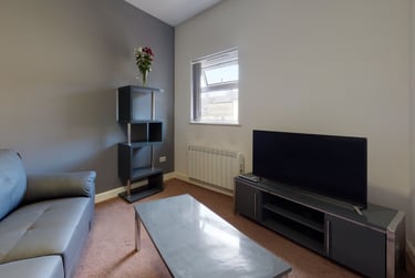 2 bed flat, Greenbank road, Greenbank, Plymouth, PL48NH - Image 1