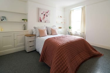 6 bed house, Carlton Terrace, Lipson, Plymouth, PL48PR - Image 1