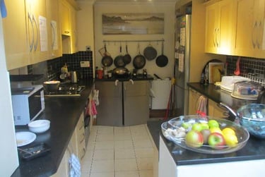 6 bed house, Dutch Gardens, Near university, Kingston, KT27TT - Image 1