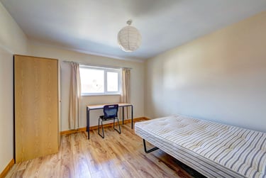6 bed house, Addison Gardens south kingston, Near university, Kingston, KT58DW - Image 2