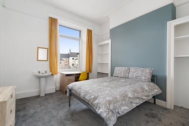8 bed house, North Road East, City centre, Plymouth, PL46AS - Image 1