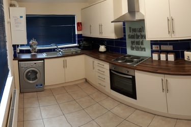 4 bed house, Victoria Road, Near university, Middlesbrough, TS13HX - Image 1