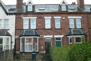 7 bed house, Brudenell road, Hyde park, Leeds, LS61HA - Image 1