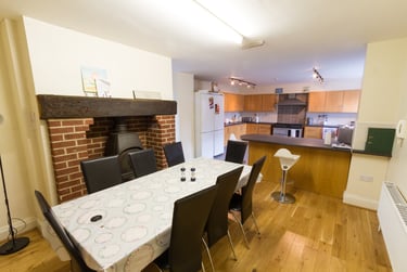 8 bed house, Victoria rd, Hyde park, Leeds, LS61DS - Image 3