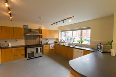 8 bed house, Victoria rd, Hyde park, Leeds, LS61DS - Image 4